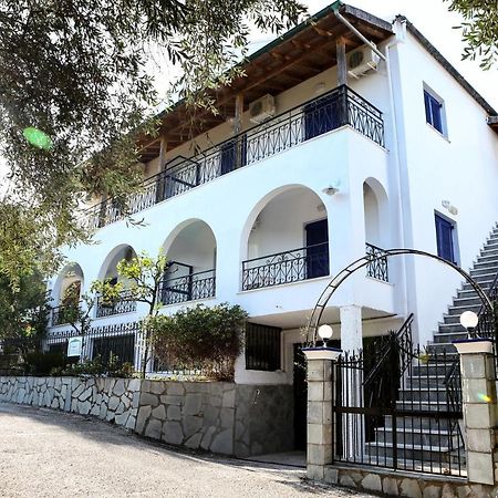Athina Apartments Kato Korakiana Екстериор снимка