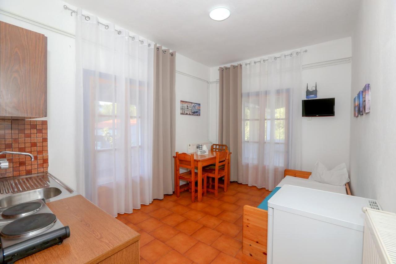 Athina Apartments Kato Korakiana Екстериор снимка