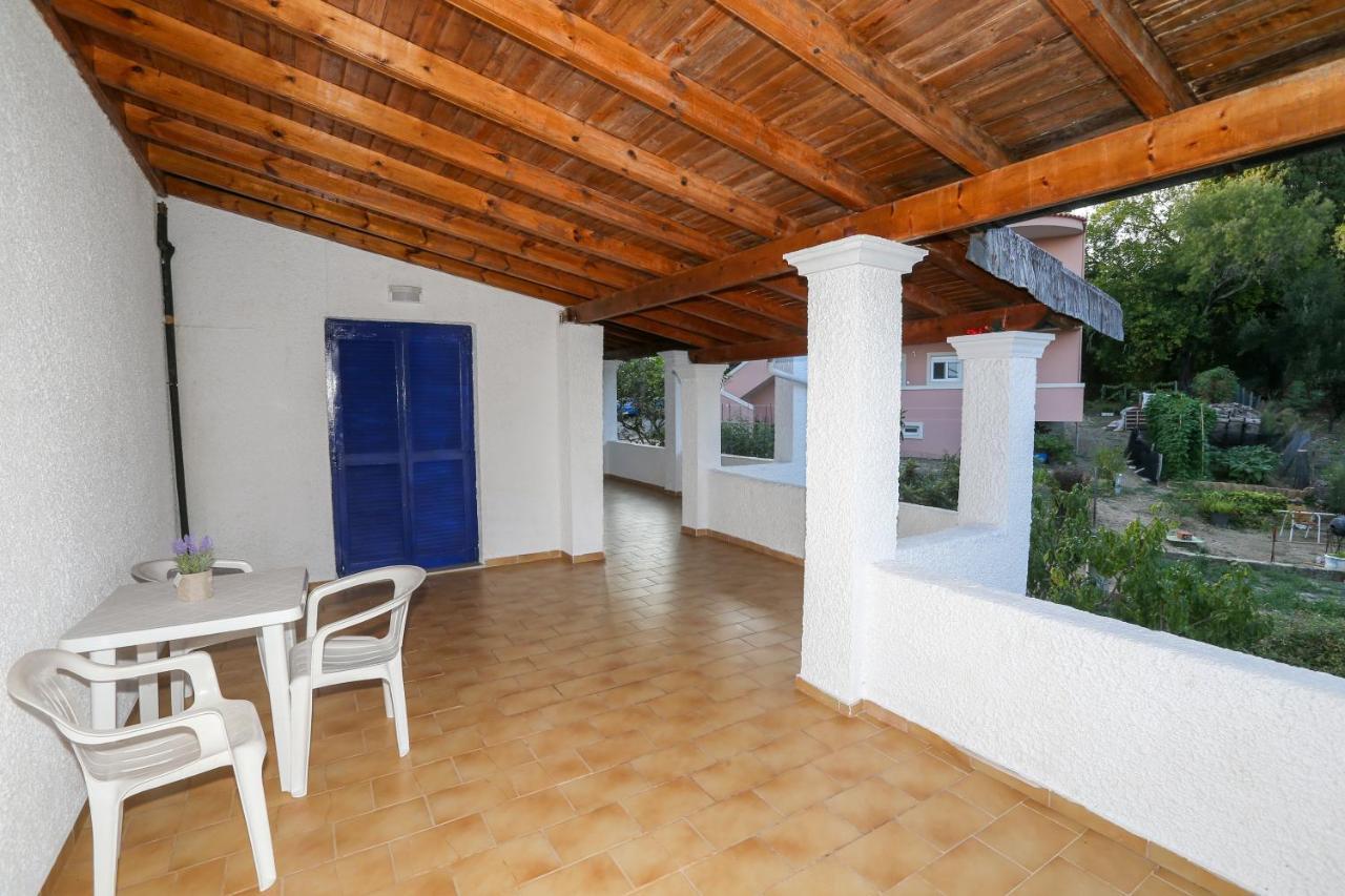 Athina Apartments Kato Korakiana Екстериор снимка